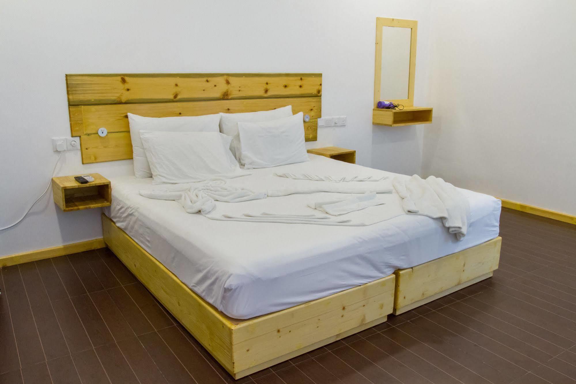 Royal Pearl Inn مافوشي المظهر الخارجي الصورة